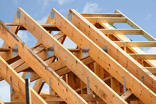 Professionnel pour installation d'une charpente traditionnelle en bois sur mesure avec 4 pans, Abbeville, LB Charpente Couverture